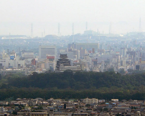 http://cp12.nevsepic.com.ua/79-2/thumbs/1355609395-himeji_castle_seen_from_north.jpg