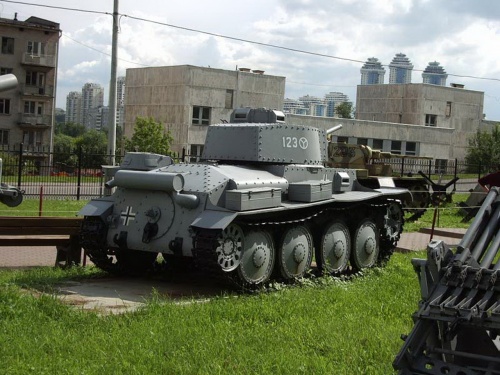 Чешский легкий танк PzKpfw 38(t) (34 фото)