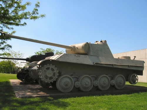 Немецкий средний танк Panther (40 фото)
