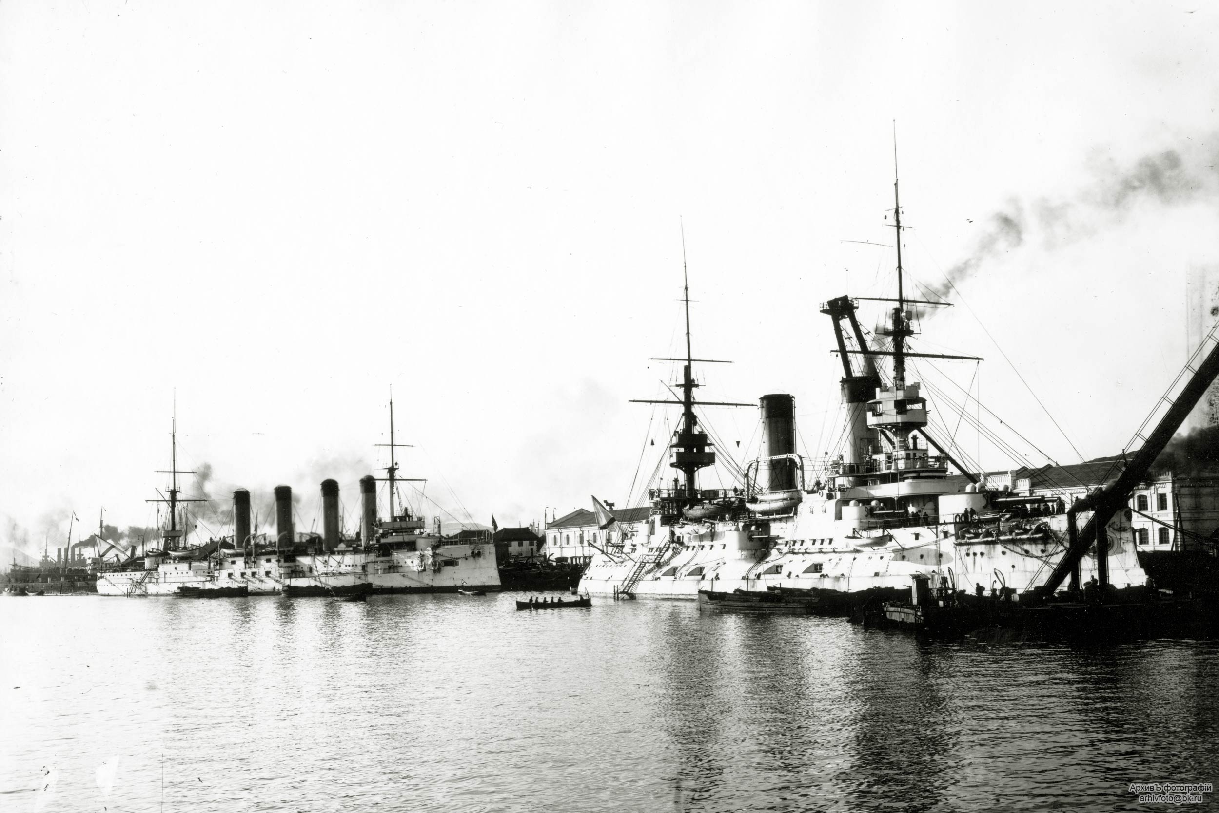 Две эскадры. Крейсер баян 1904 г броненосный. Броненосец Цесаревич в порт-Артуре.