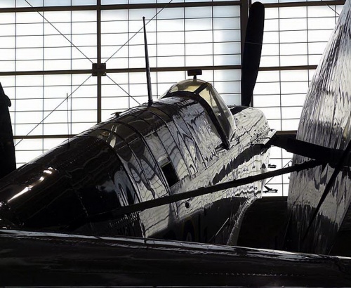 Английский многоцелевой палубный истребитель Fairey Firefly (18 фото)