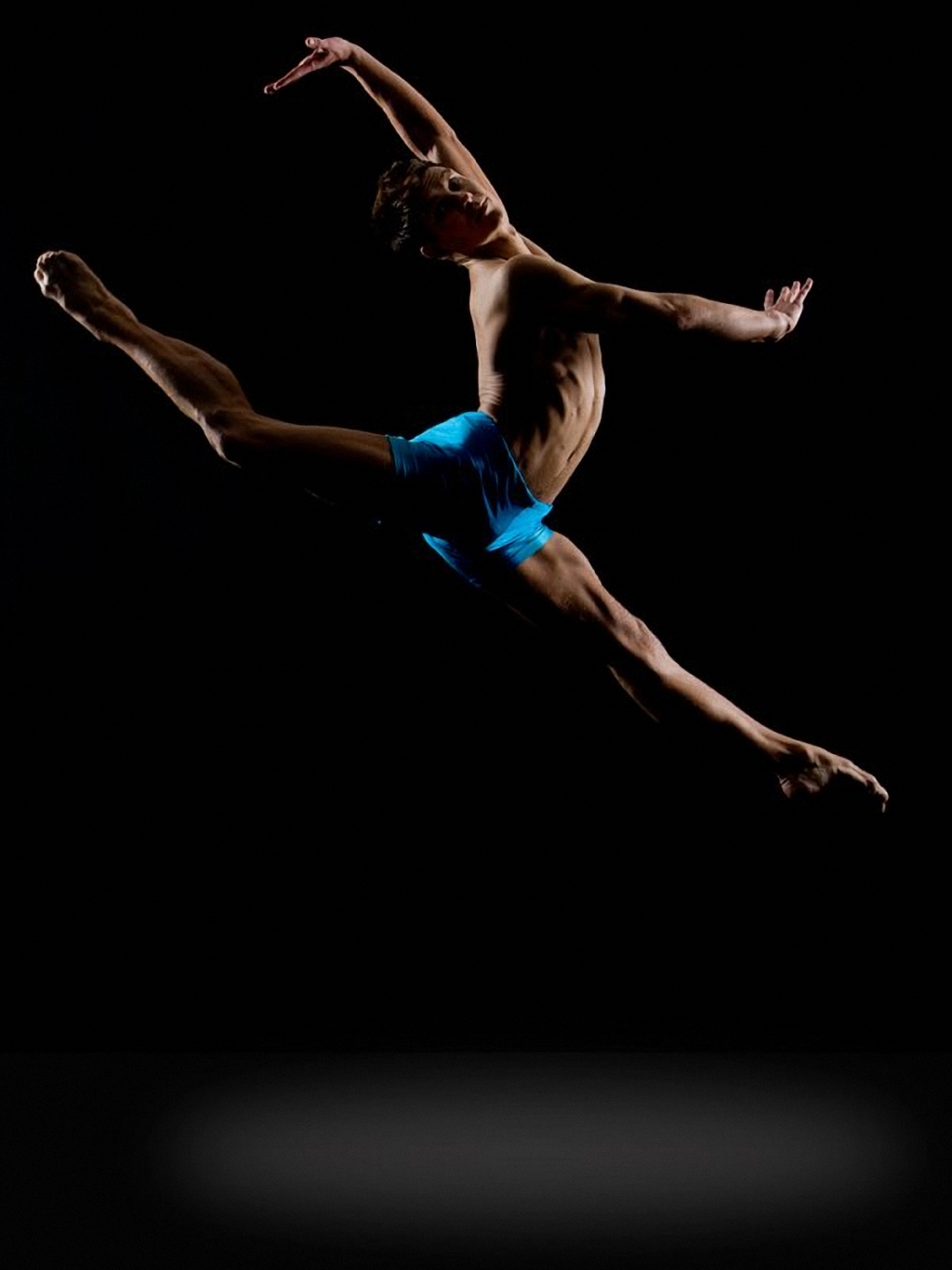 Прыжок в балете букв сканворд. Ричарда Калмса (Richard calmes. Прыжок в шпагат. Балетные прыжки.
