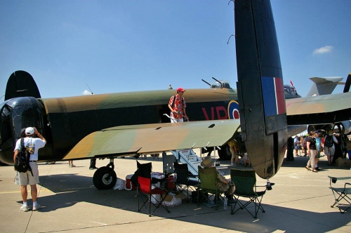 Английский тяжелый бомбардировщик Lancaster (FM213) (106 фото)