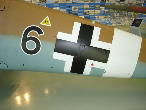 Немецкий истребитель Me 109G-2 Black 6 (25 фото)