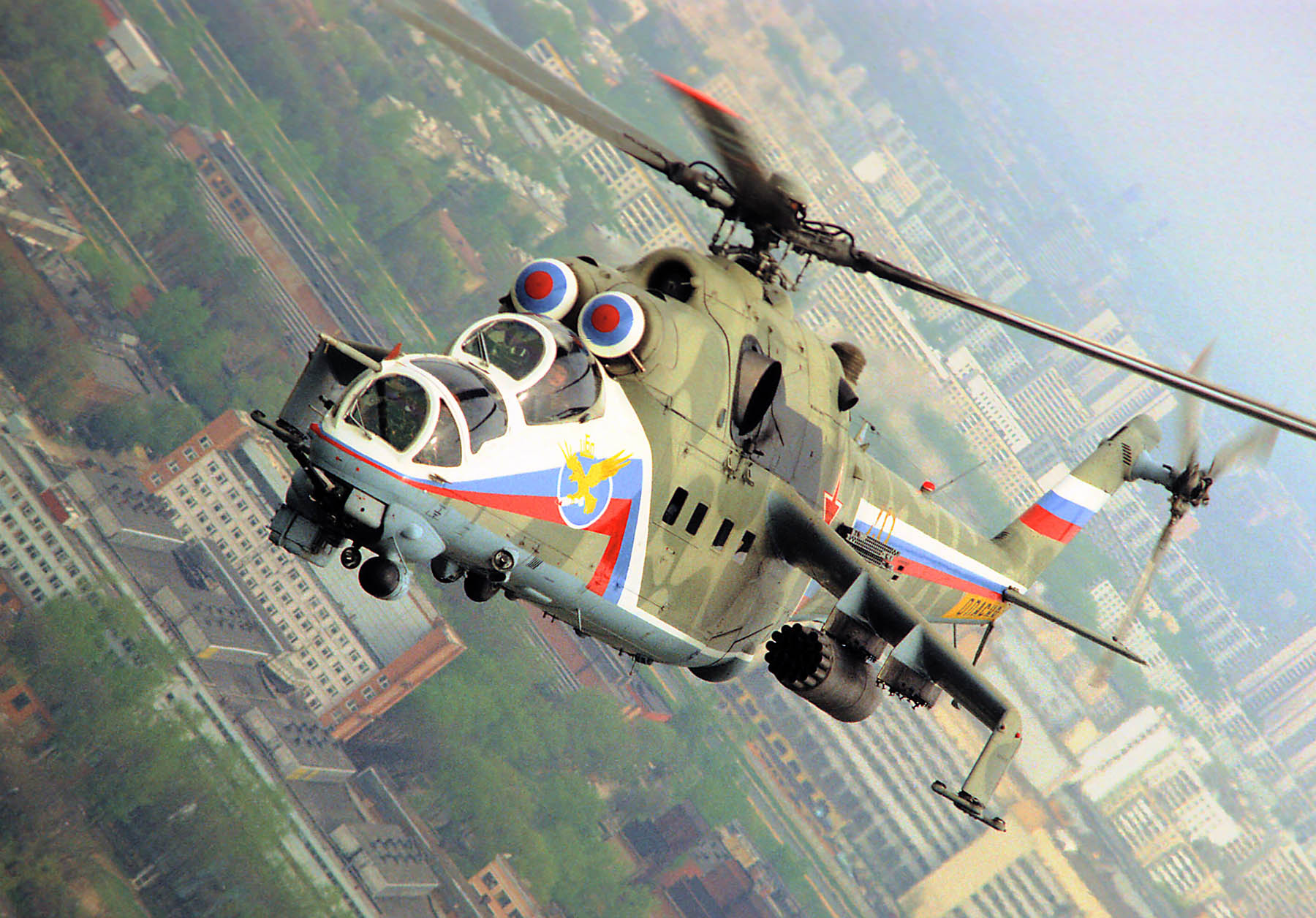 Видео про 4 24. Вертолет "ми-24а". Ми-24 вертолет ВВС России. Военный вертолёт ми 24. Ми-24 вертолёт вертолёты России.