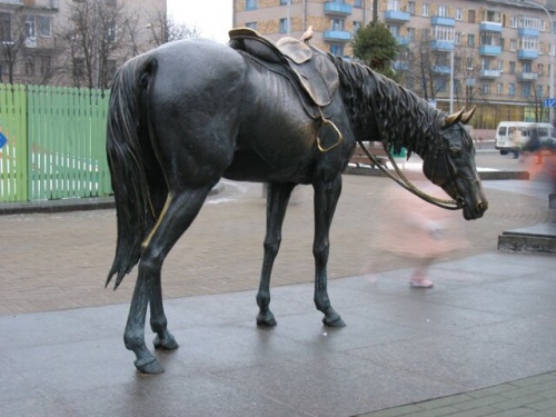 Памятник лошади (35 фото)
