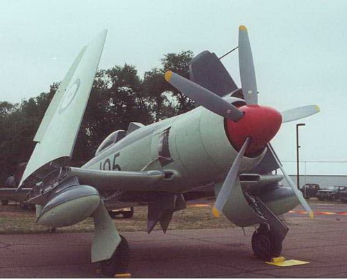 Истребитель Австралийских королевских ВВС Hawker Sea Fury (25 фото)