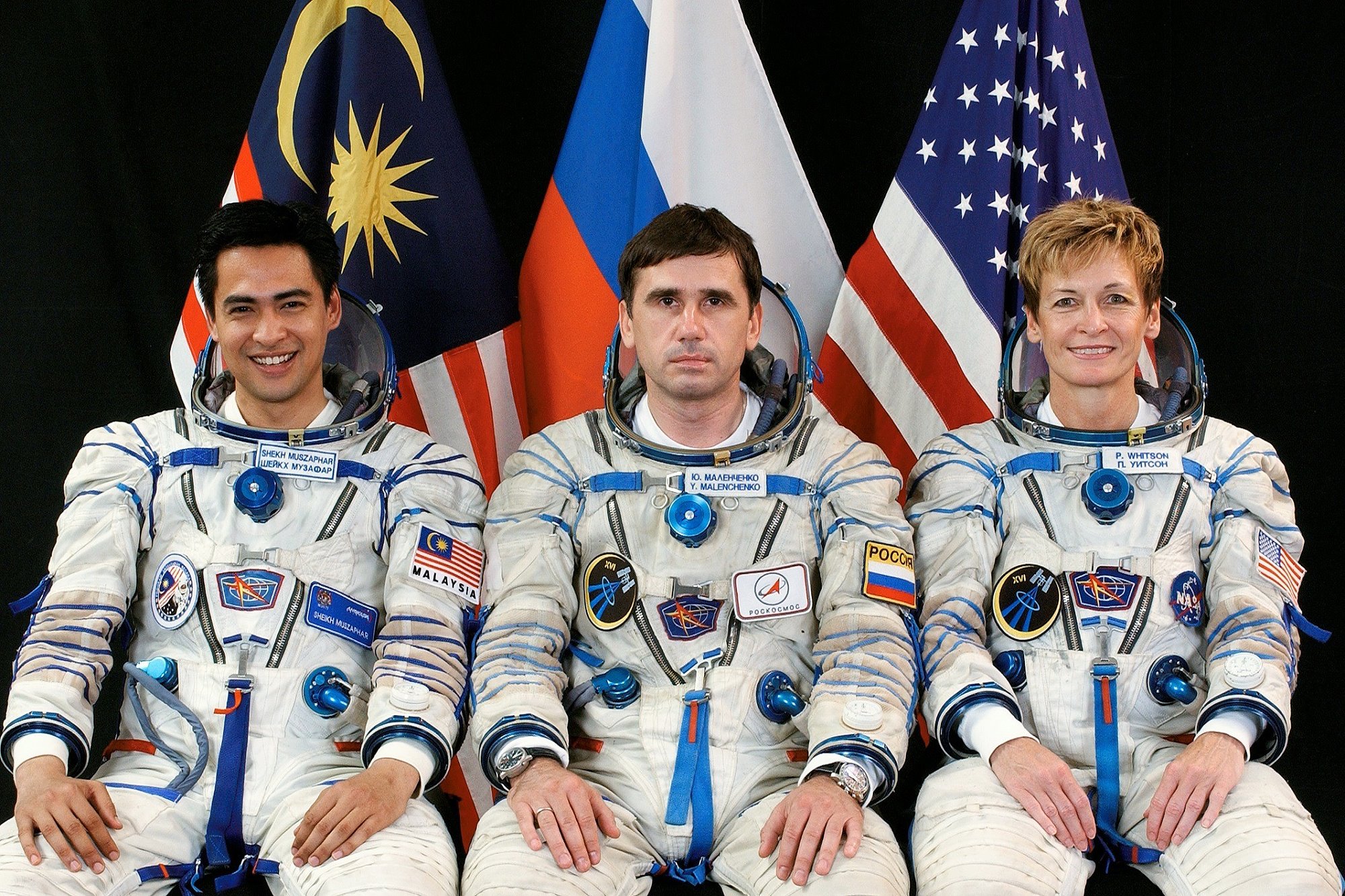 Самый молодой астронавт. Союз ТМА-11. «Союз ТМА-М» (космический корабль). Русский космонавт не улыбается.