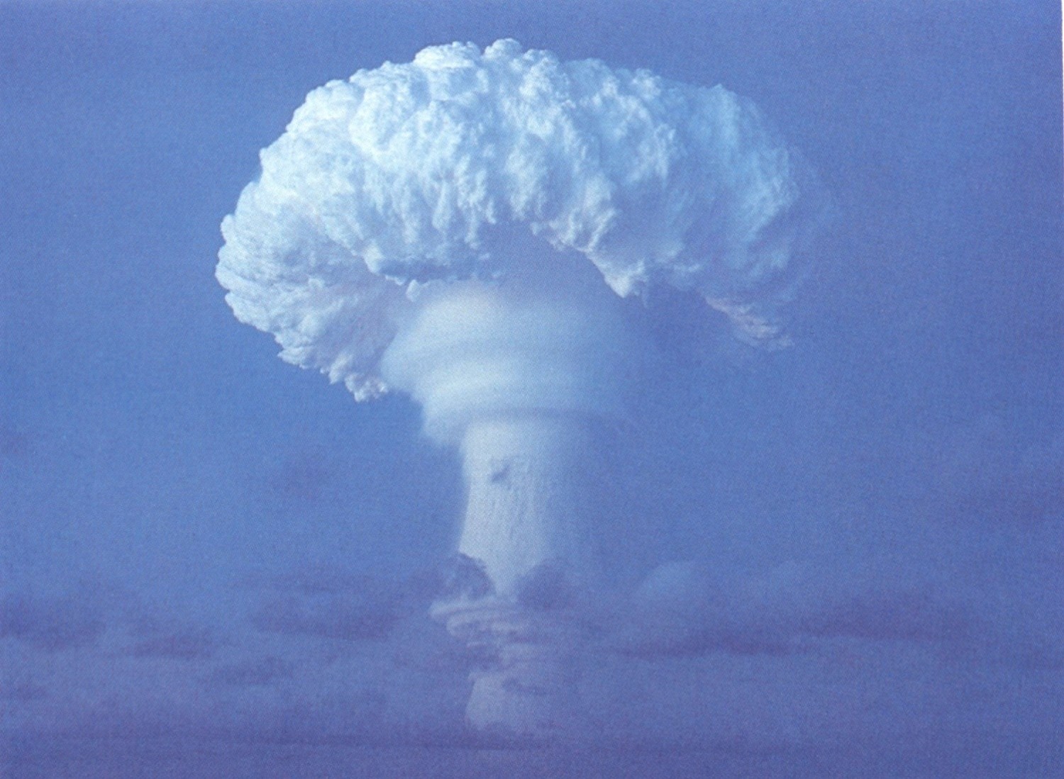 Ядерная пятерка. Вобороданя брмбпа вхрыв. Ядерный взрыв 25килотонн. Ядерный гриб царь бомбы. Царь бомба взрыв.