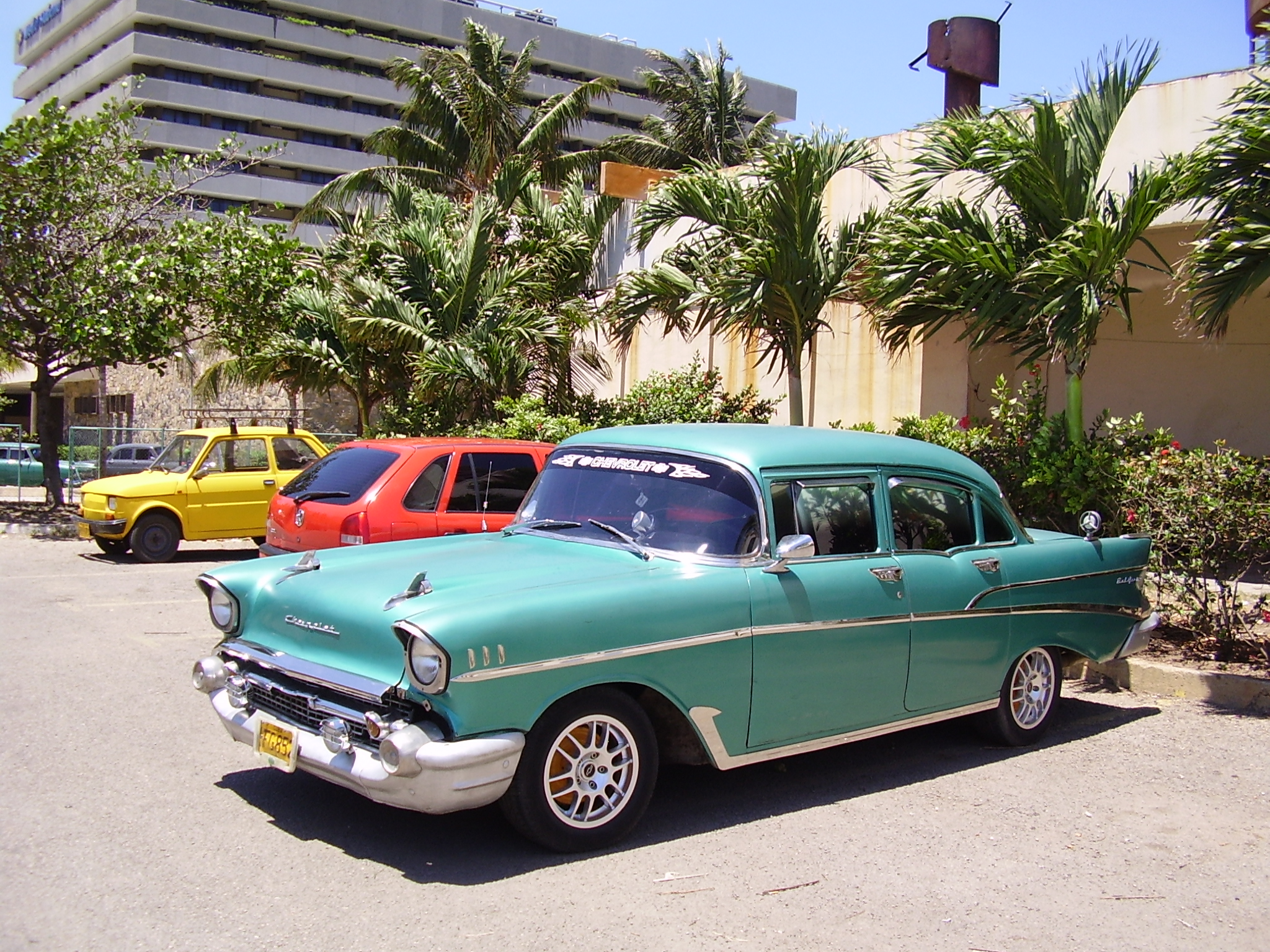 Кубинские названия. Шевроле на Кубе. Куба ретромобили Гавана. Ретро автомобили Кубы. Ретро авто на Кубе.