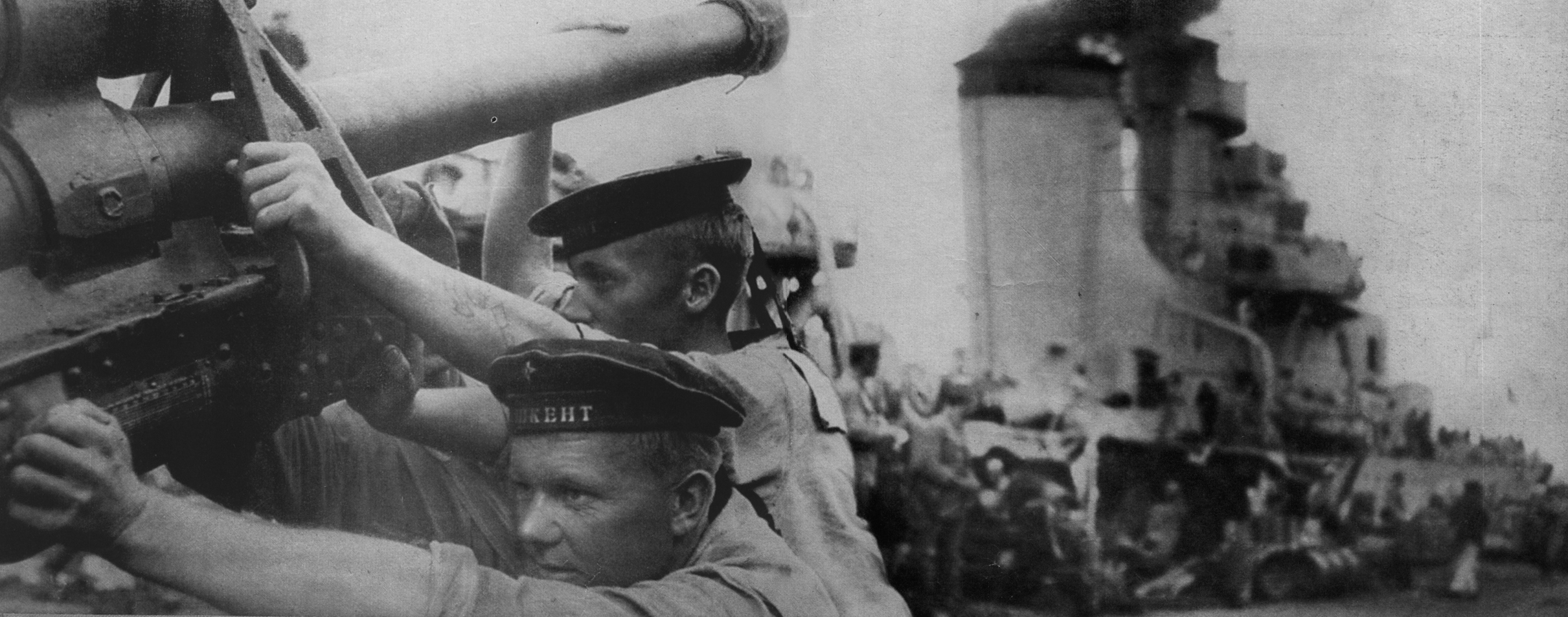 Есть артиллеристы есть и моряки песня. Оборона Севастополя 1942. Лидер эсминцев Ташкент 1942. Экипаж лидера эсминцев "Ташкент" 1942.