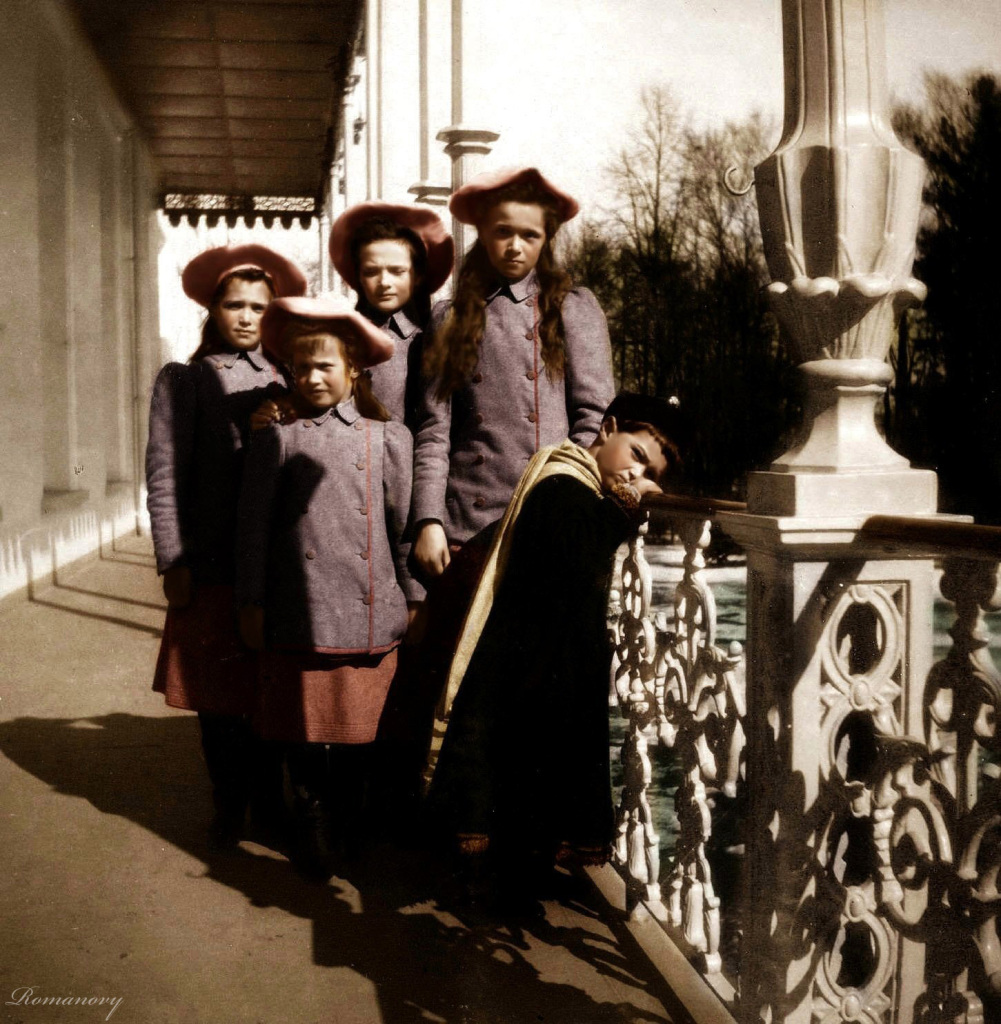 2 истории фотография. Царские дети Николая 2. Николай II дети. Царские дети Николая 2 Анастасия и Алексей. Дети Николая 2 фото.