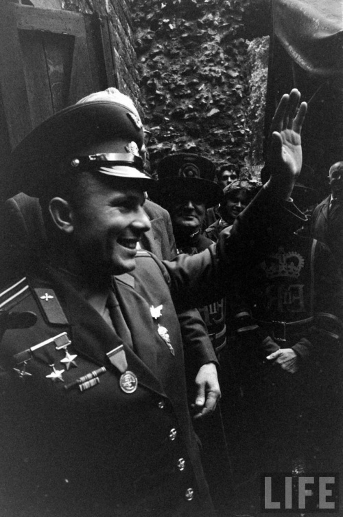 Юрий Гагарин - редкое фото (48 фото)