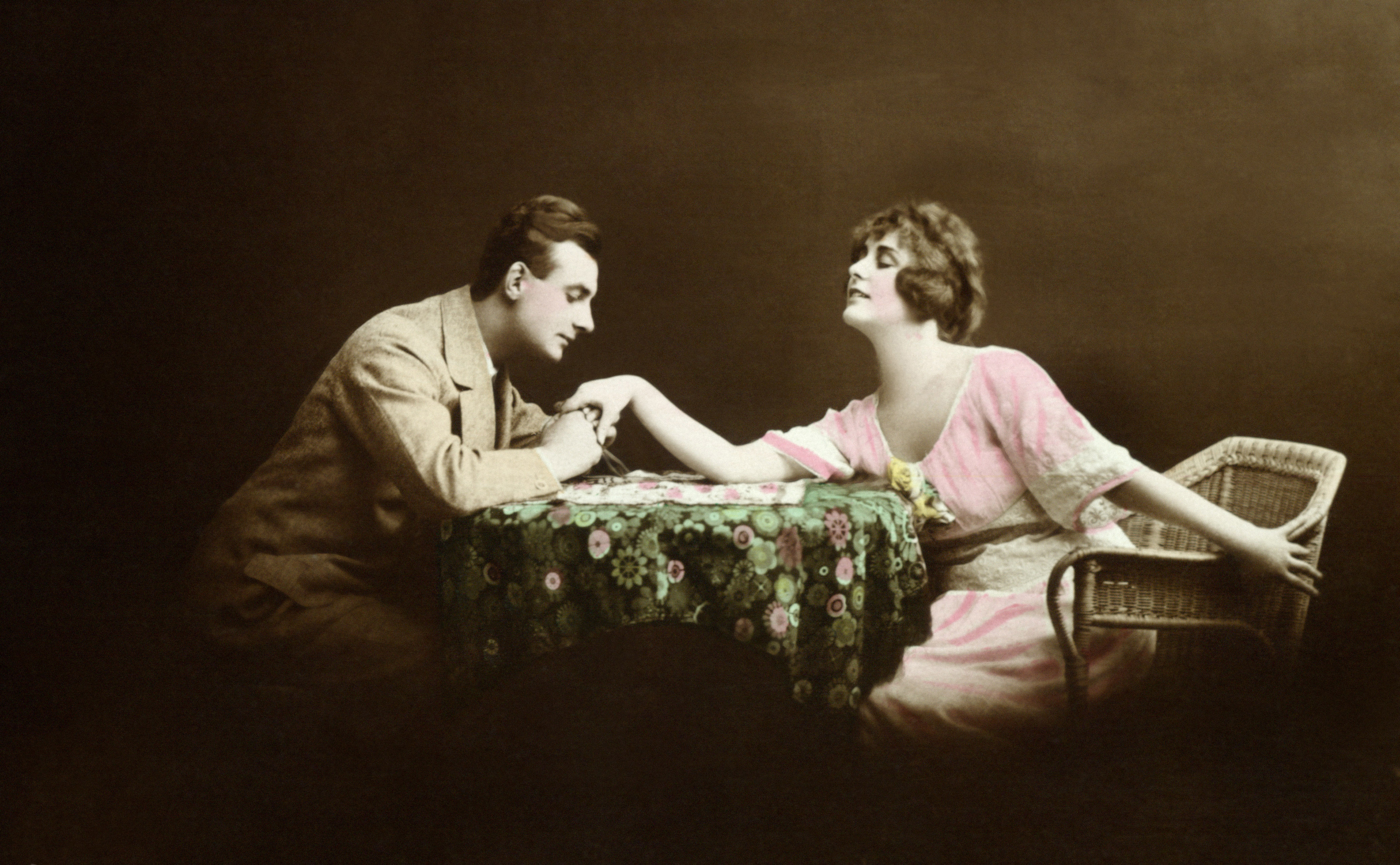 Ретро измены женщин. Мужчина и женщина ретро. Мужчина и женщина 20 век. Мужчина и женщина 19 век. Старинные романтические открытки.