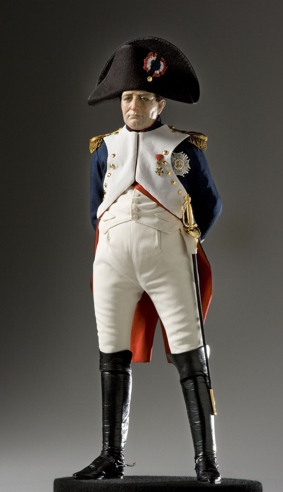 Униформа наполеона. Наполеон Бонапарт рост. Наполеон Бонапарт восковая фигура. Мундир Наполеона Бонапарта. Рост Наполеона 1 Бонапарта.