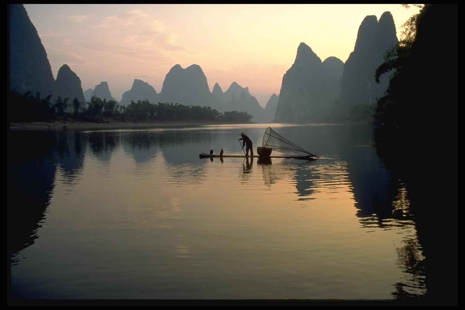 Река ли 17. Гуйлинь Китай. Озеро Вьетнама Хонгха. Озеро Гуйлинь. Таиланд горы.