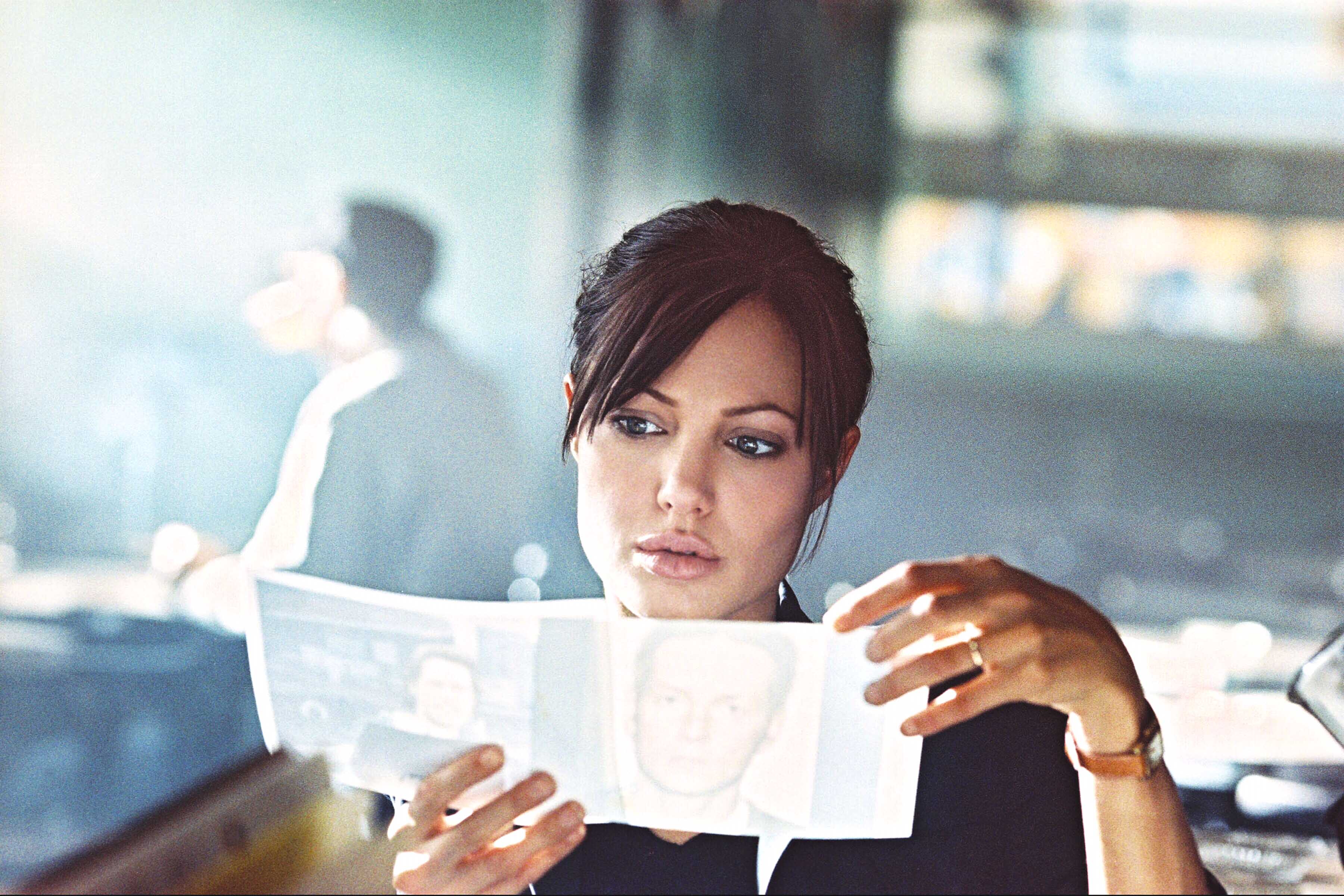 Около двадцати первых лет моей жизни. Забирая жизни (taking Lives), 2004. Анджелина Джоли забирая жизни. Angelina Jolie забирая жизни.