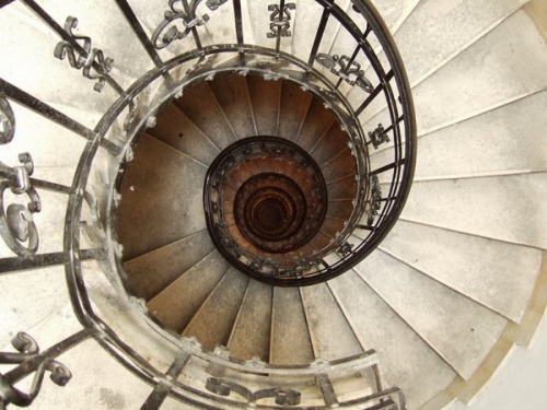 Винтовая лестница как элемент архитектуры (73 фото)