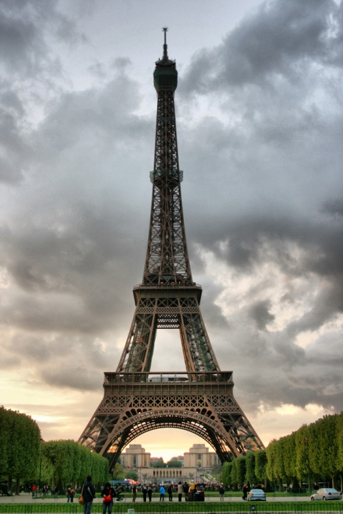 Эйфелева башня: угол зрения (75 фото)