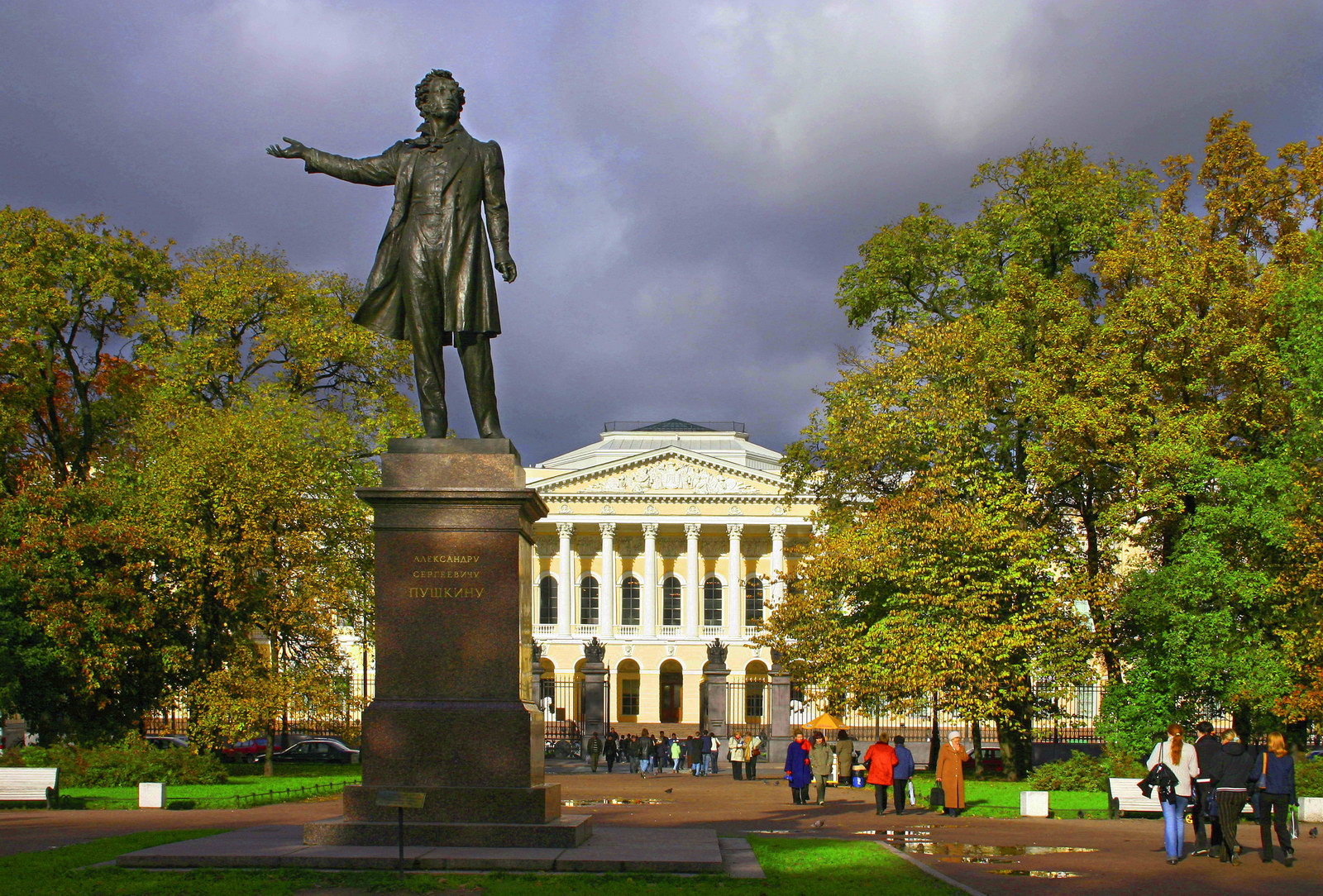 Памятник пушкину в санкт петербурге на площади искусств фото