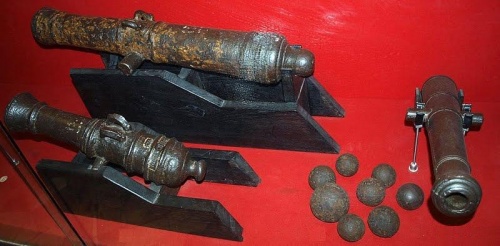 Коллекция старинного оружия (460 фото)