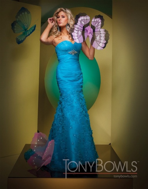 Evening dresses Tony Bowls 2011 - part 1 (44 photos)