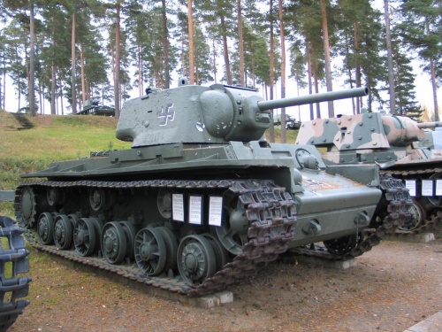 Советский тяжёлый танк КВ-1 образца 1942 г. (40 фото)