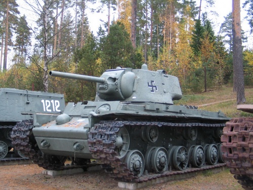 Советский тяжёлый танк КВ-1 образца 1942 г. (40 фото)