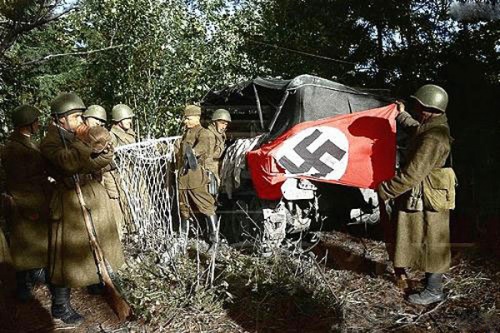 Color photographs of Soviet soldiers in World War II (73 photos)
