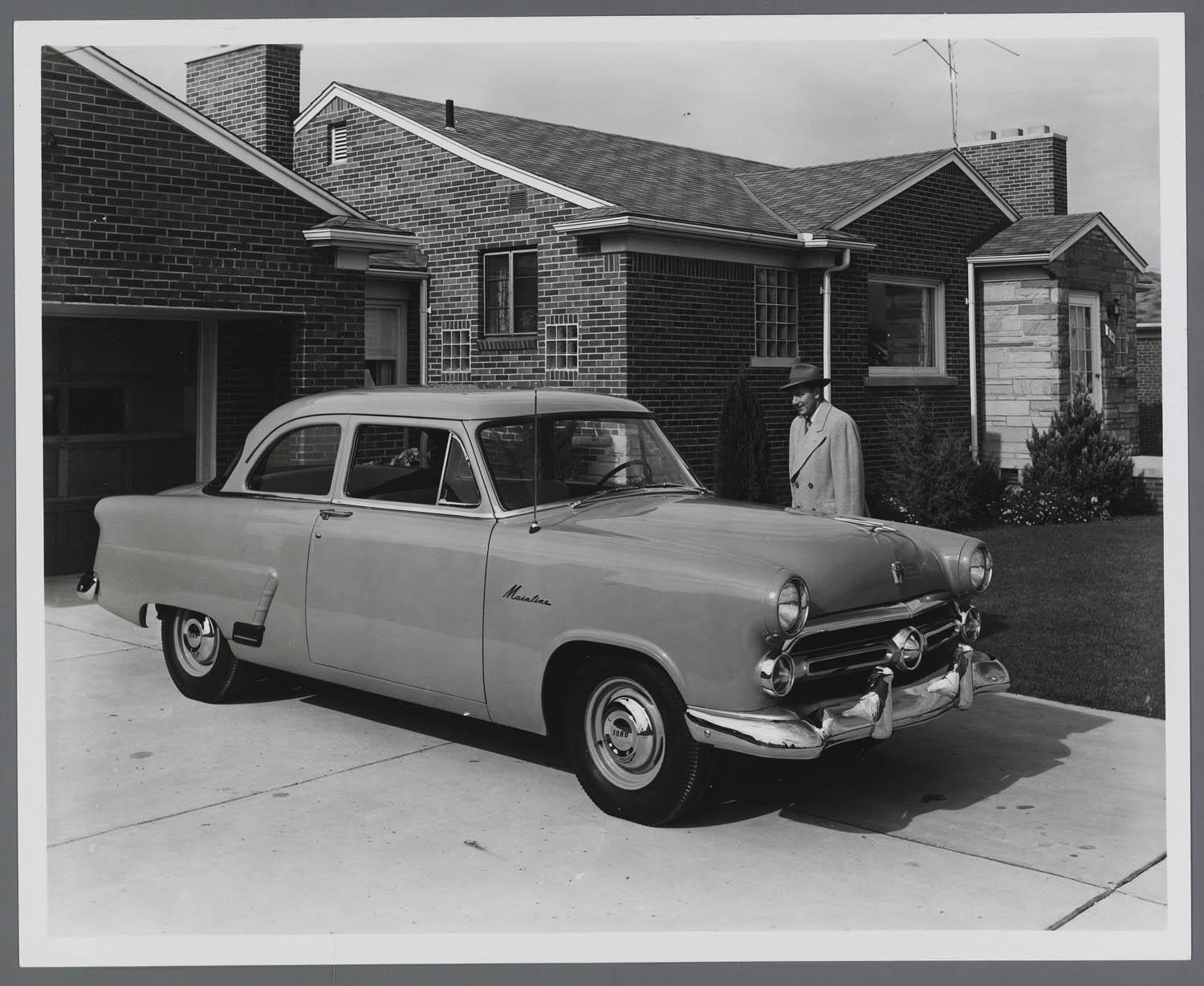 Американские прототипы. «Ford Mainline» 1952 года. Ford Mainline и ГАЗ 21. Ford 1952. Ford Mainline 1952 Волга.