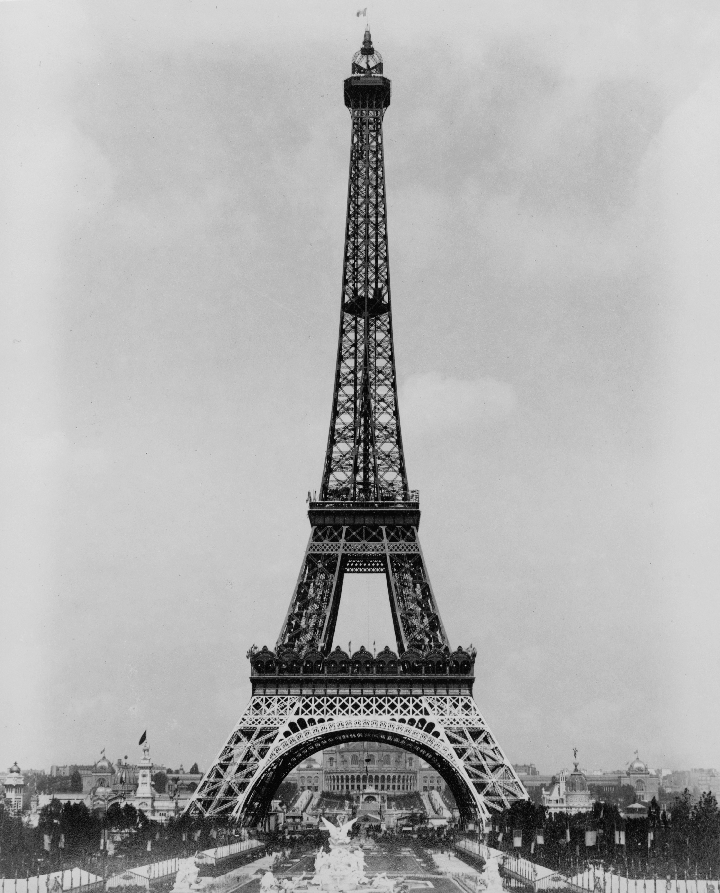 1887 1889. Гюстав Эйфель. Эйфелева башня. 1887-1889 Гг.. Эйфелева башня 1945. Эйфелева башня в 20 веке. Эйфелева башня 1940г.