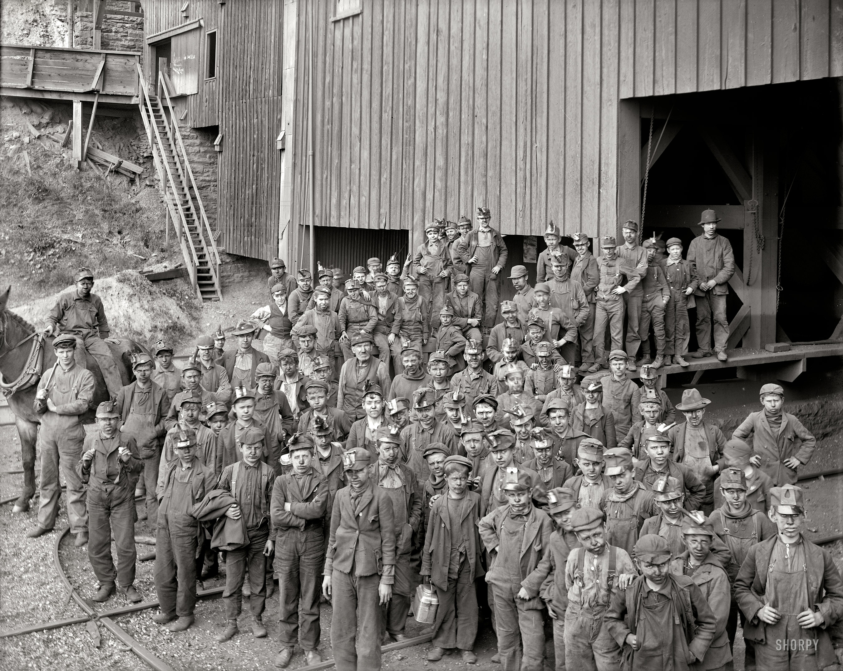 Voices miners. Бельгийские шахтеры 1900. Угольные Шахты Великобритании 20 век. Американские шахтеры 19 века. Детский труд в Шахтах Англии.