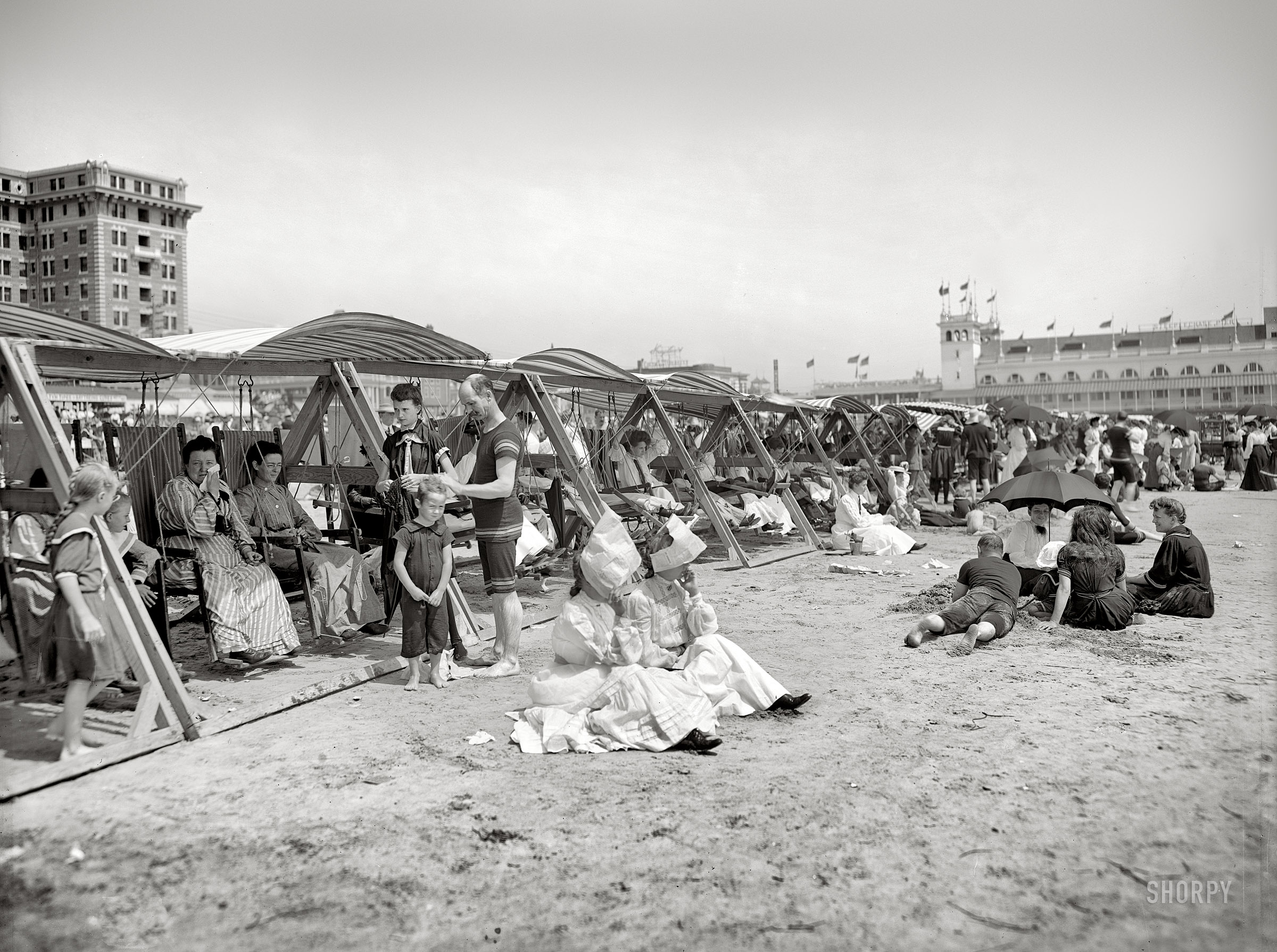 Дети 200 лет назад. Атлантик Сити 1920 год. Пляж Атлантик Сити 1920. Пляж в Америке начала 20 века. Пляжи 19 века.