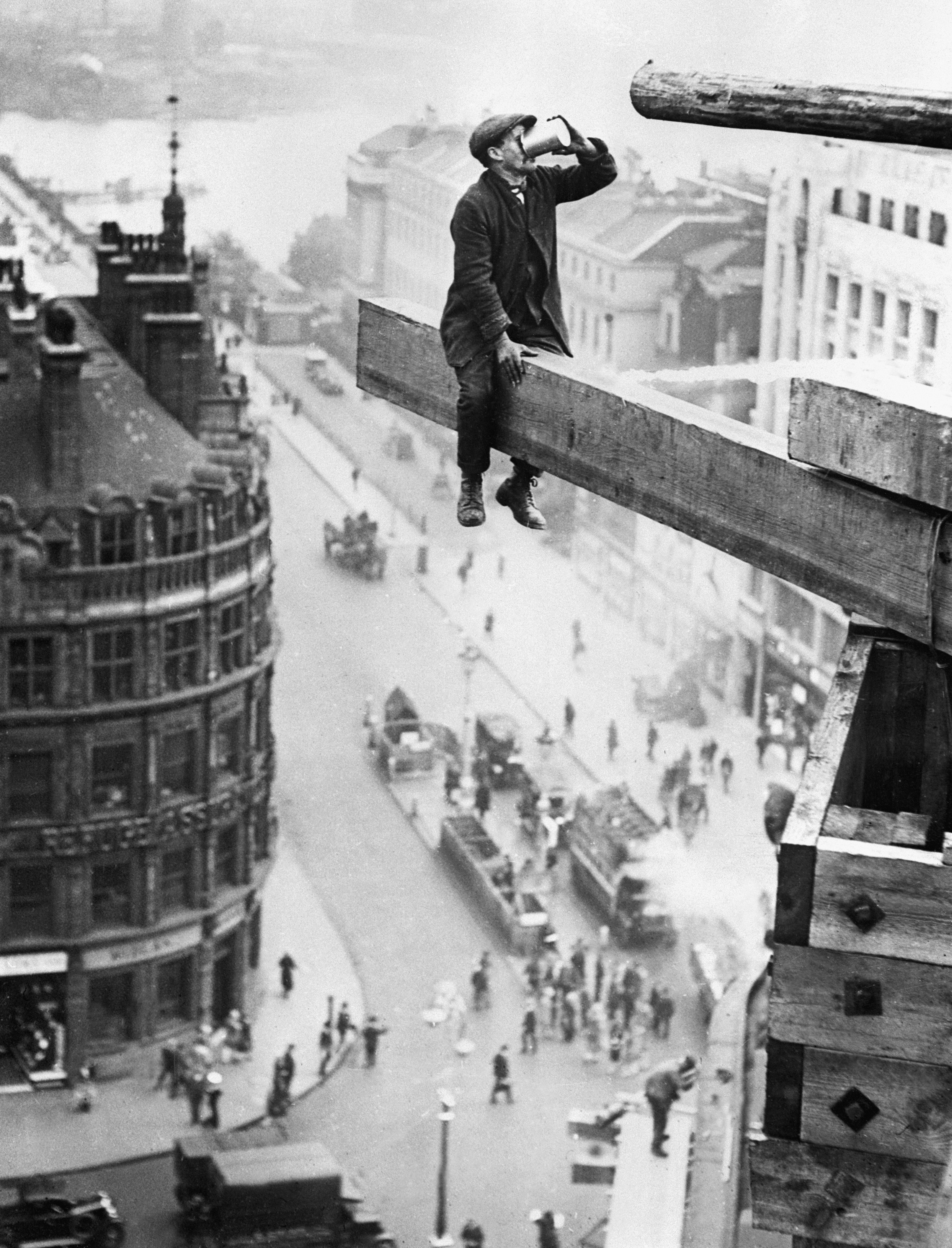 Известные исторические фотографии. Лондон 1910. Черно белые исторические снимки. Знаменитые фото. Самые известные фотографии 20 века.
