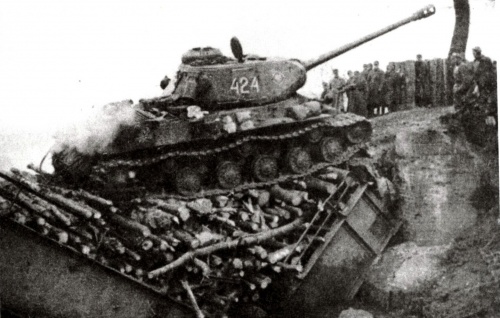 Советский тяжёлый танк ИС-2 (51 фото)